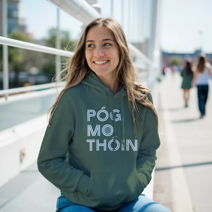 Póg Mo Thóin Hoodie
